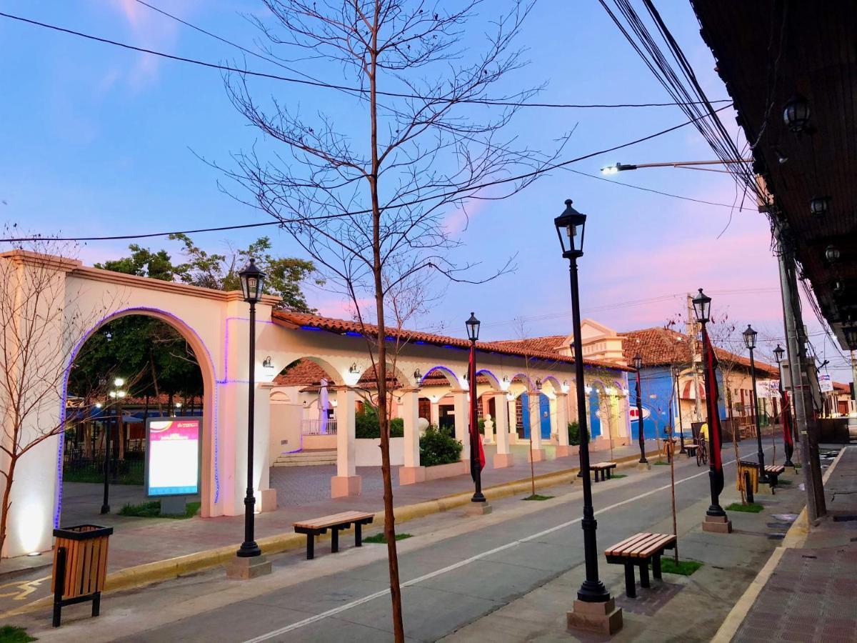 Casa Lula Leon Hostal ภายนอก รูปภาพ