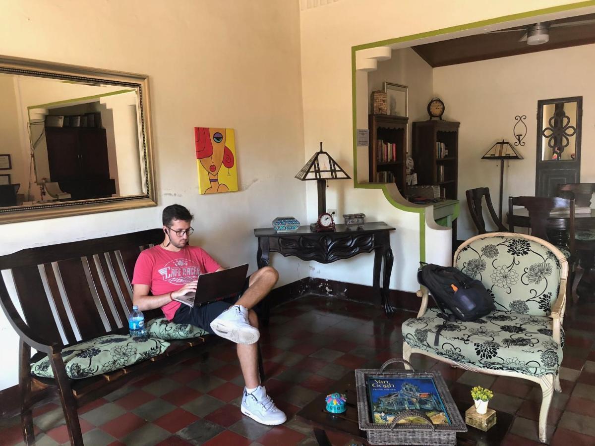 Casa Lula Leon Hostal ภายนอก รูปภาพ
